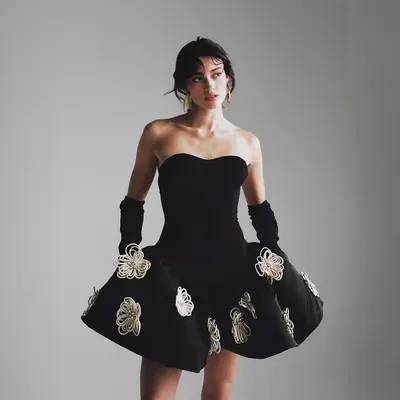 Vestido de Bandagem com Saia Bufante Sem Alças, Estilo Francês Hepburn, Roupas Femininas Bestseller Transfronteiriço AliExpress, Cor Preta com Flores Novo