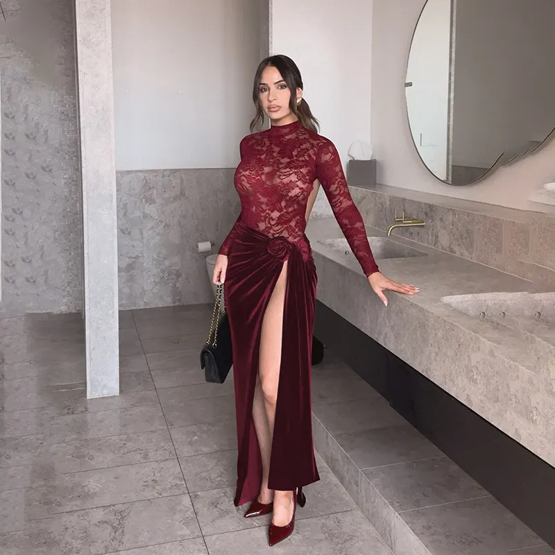 Vestido de veludo e renda com patchwork, modelo slim e sensual