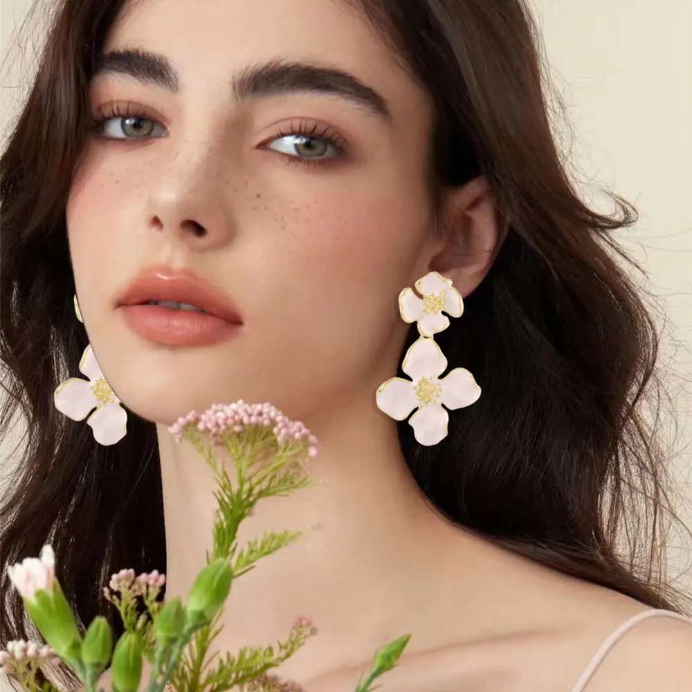 Pendientes de Camelia con Goteo de Aceite, Estilo Retro Hong Kong