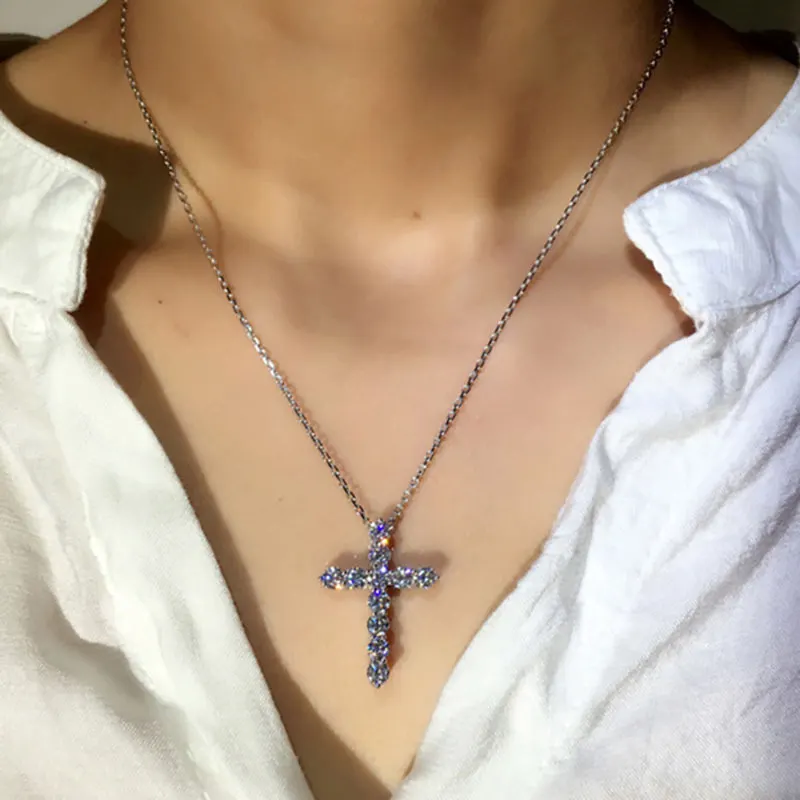 Colar de cruz com diamante novo de tendência hip hop, joia de estilo de estudante e casal, versátil e com design exclusivo