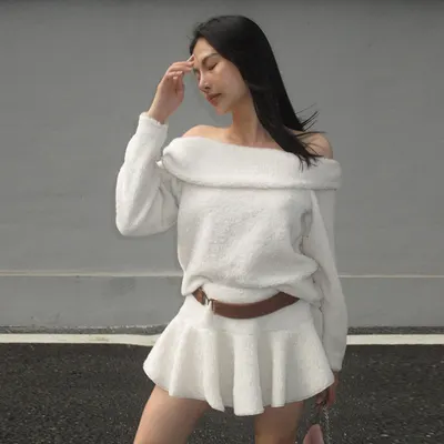 WQ24159 Nuevo conjunto de top y falda de manga larga con cuello de lana elegante y hombros inclinados, estilo  pequeña fragancia  de otoño 2024 para mujer