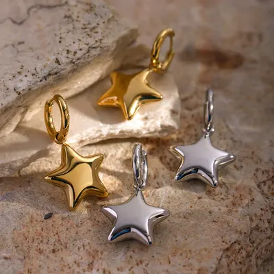 Ins-stil 16K guld rostfritt stål guldljusyta tredimensionella femuddiga stjärnörringar nischad minimalistisk design titanstålsörhängen