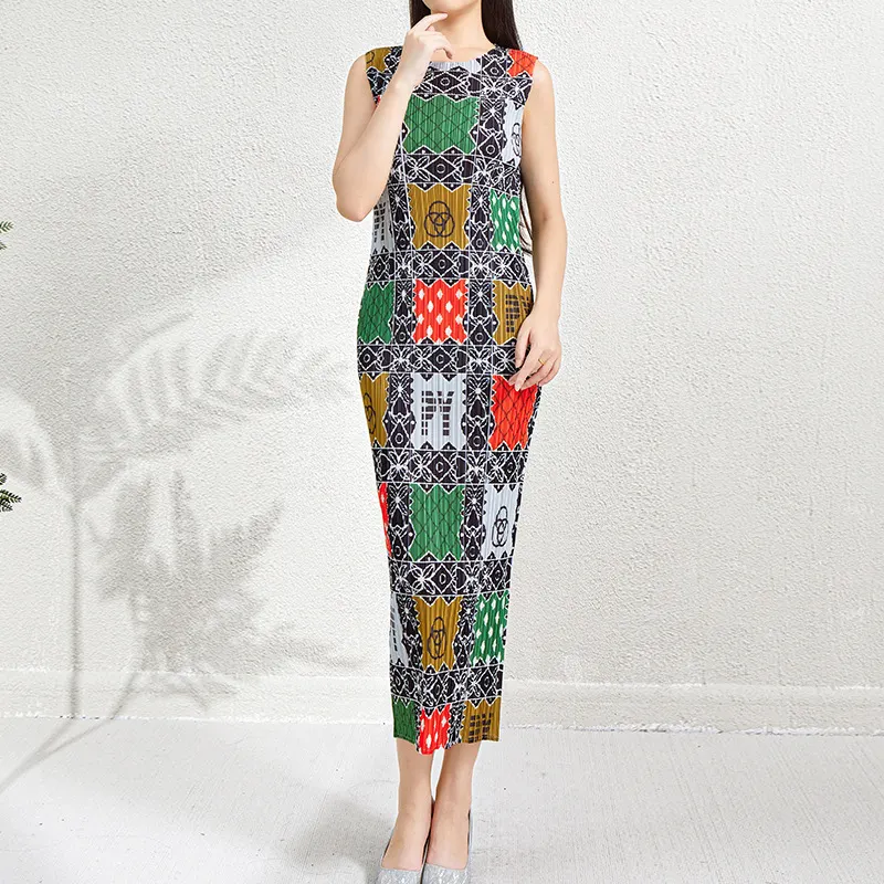 Vestido estampado sin mangas con cuello redondo a la moda