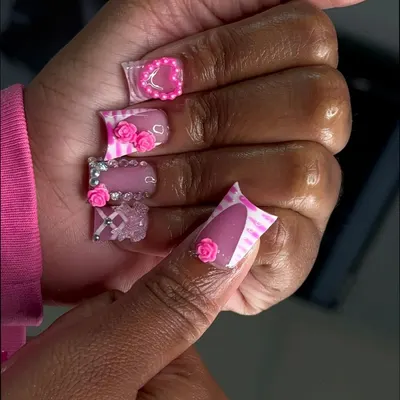 Unhas postiças médias de formato de pato com strass e flores, unhas vestíveis europeias e americanas quentes de estações cruzadas, estilo doce e legal, produto acabado por atacado