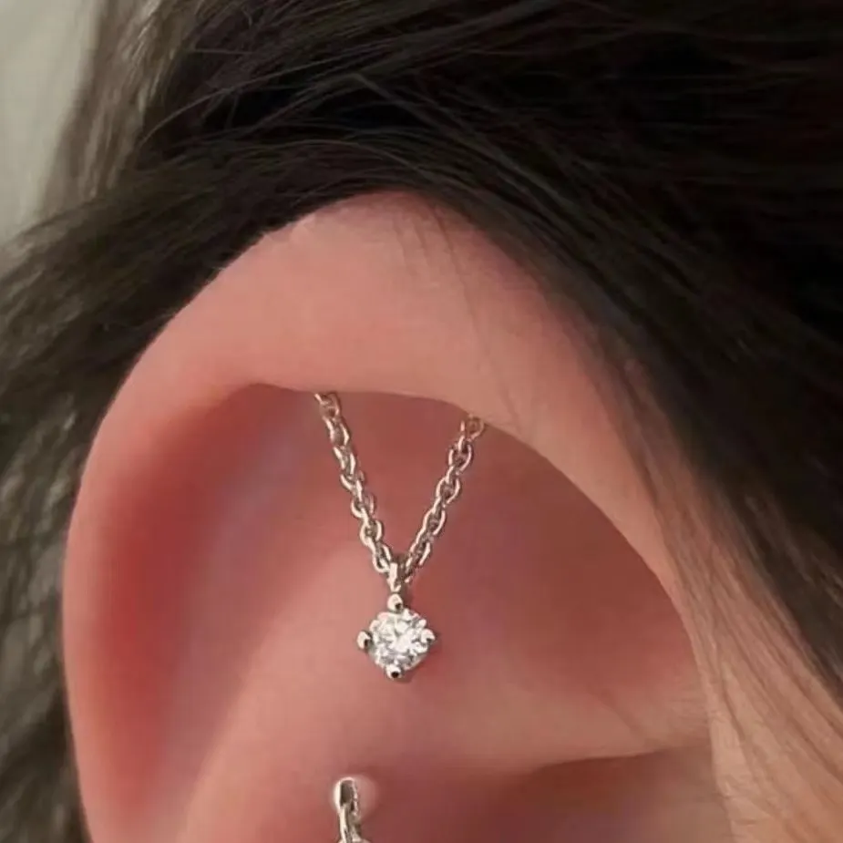 Brincos de Stud com zircão em forma de gota, brincos de osso auricular, brincos prateados de alta qualidade, design nichado para piercing auricular, joias para mulher