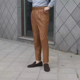 Calças de fato slim com fivela de Paris e bainha