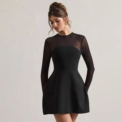 Saia curta elegante, com manga de malha, cintura apertada, revelando pele, para mulheres no outono