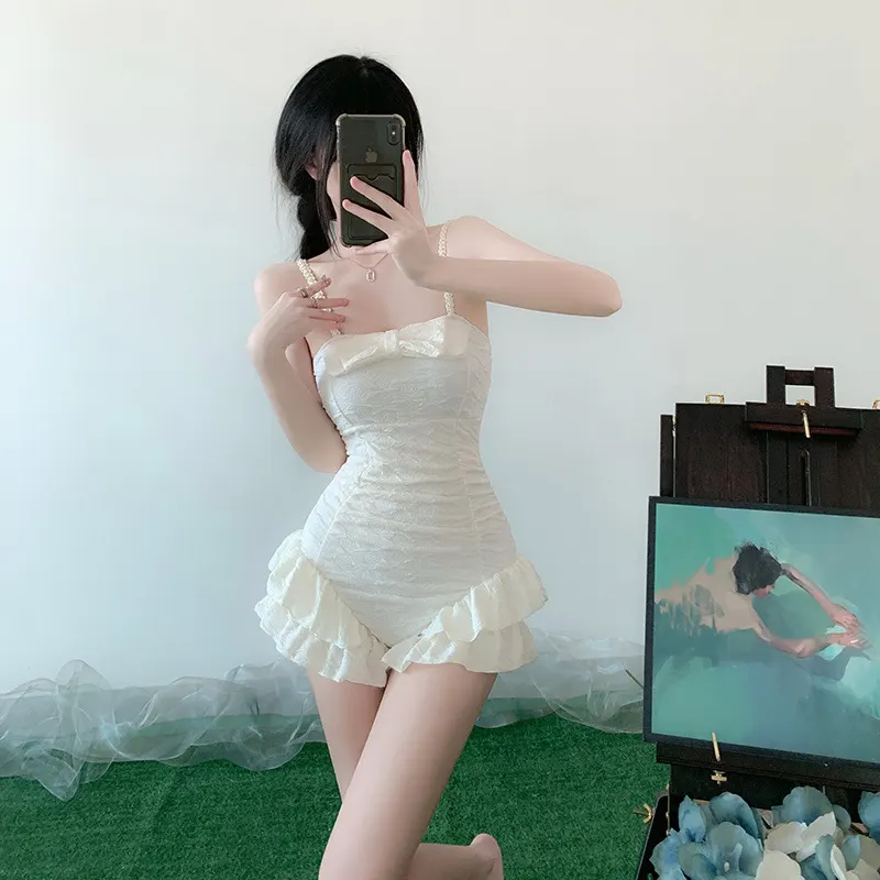 三亚海边泳衣纯欲网红风显瘦遮肚连体女高级感2023新款保守小个子
