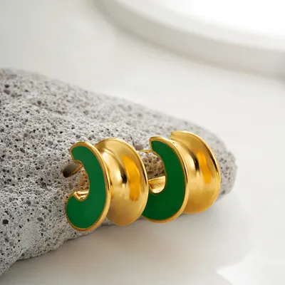 Brincos de tachas em forma de C de aço inoxidável 18K dourado cross-border europeu e americano, brincos com esmalte verde e óleo pingado rosa, estilo BV, brincos simples de alta qualidade