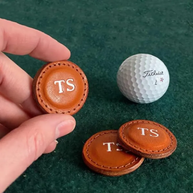 Marcador de Bola de Golfe Redondo Magnético de Couro PU, Clip Posicionador, Marcador de Bola de Golfe com Íman de Couro, Disponível Imediatamente