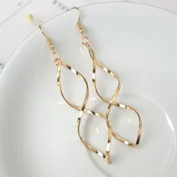 Pendientes de botón curvos en espiral minimalistas europeos y americanos E831 con sentido de diseño Pendientes colgantes de curva de onda para mujeres