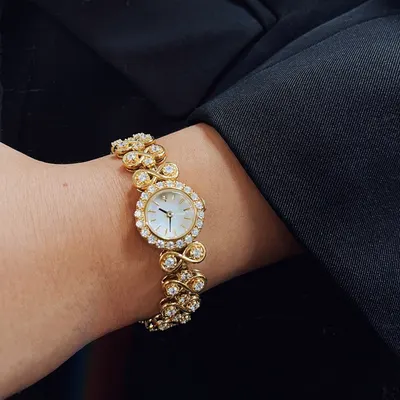 Relógio de senhora pequeno dourado retrô, com incrustação de strass, mostrador pequeno de quartzo, relógio de senhora