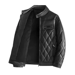 Casaco de couro masculino novo de outono e inverno de 2024, casaco de couro PU reforçado, casaco de couro de motociclista com colarinho alto, topo casual masculino