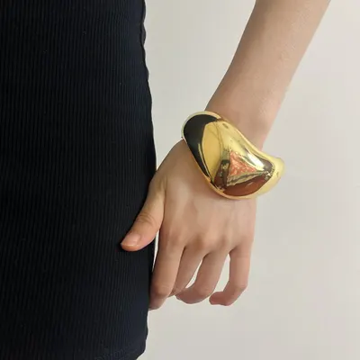 Metallvåg elastisk öppen armring lätt lyxig exklusiv överdriven bred armring