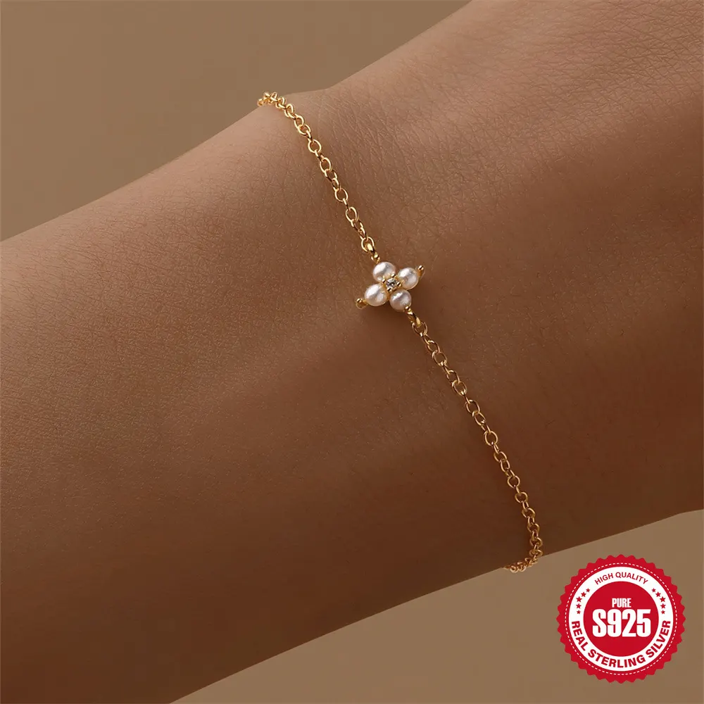 Colar de pérolas e diamante delicado com trevo em prata esterlina