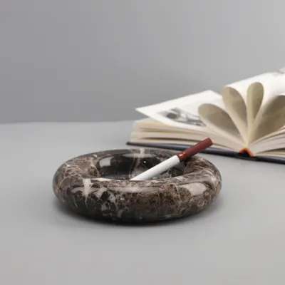 Modern minimalistisk rund marmoraskebeger
