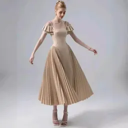 Vestido Vietnamita, Design Nichado Vietnamita, Decote Ombro a Ombro, Decote U Grande, Bojo Plissado, Saia de Grande Balanço, Comprimento Médio
