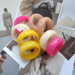 Pulseira de Acrílico Dinâmica com Resina Redonda e Cor de Geleia de Verão