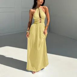 Halter off-the-shoulder ihålig plisserad klänning