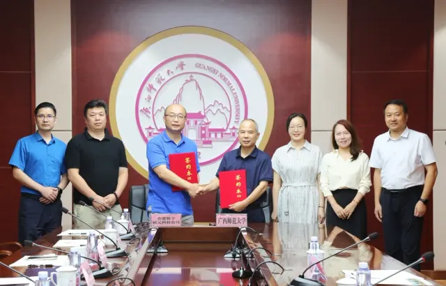 Skolföretag utforskar tillsammans nya internationella vägar för ”kinesiska + digitalt” – Guangxi Normal University och Hong Kong Digital City · Shuer GEO etablerar ”kinesiska + RCEP” forsknings- och u