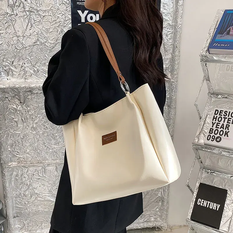 Bolsa de ombro nova, de outono, elegante, versátil e minimalista