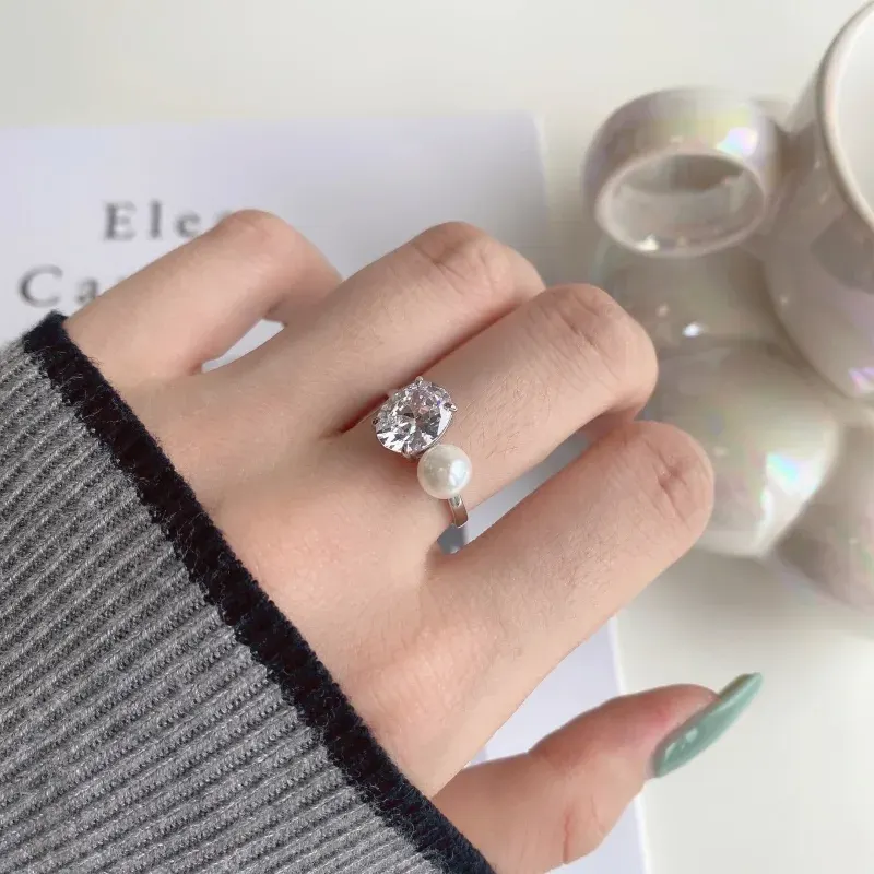 Anillo de Plata Pura Ovalado con Zirconia Cúbica 5A