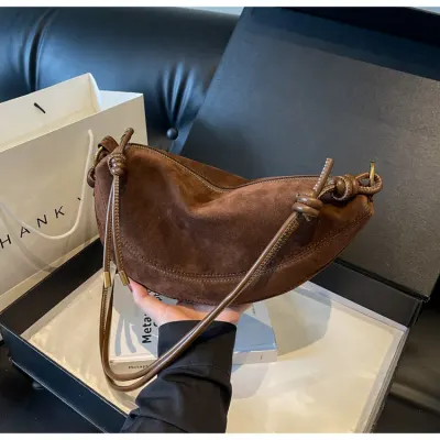 Mala de ombro versátil de moda Maillard com design retrô para mulheres, nova mala crossbody dumpling de alta gama