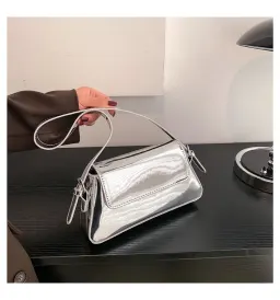 Ny nischad underarmsväska för kvinnor, vår högklassig fashion baguetteväska, casual pendlaraxelväska