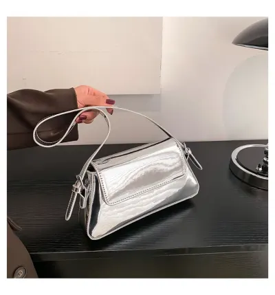 Nova bolsa de ombro feminina de nicho, bolsa baguete de alta qualidade para a primavera, bolsa de ombro casual para deslocamentos