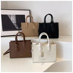 Bolso tote de mano de alta gama con textura, bolso de hombro cruzado de moda, popular y texturizado para mujer, Otoño nuevo
