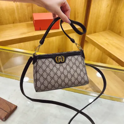 Nova Bolsa Pequena Quadrada com Estampa Retrô Estilo Europeu e Americano, Bolsa de Ombro Versátil, Bolsa Transversal e Bolsa de Axila Moderna