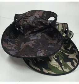قبعة بمظهر التمويه