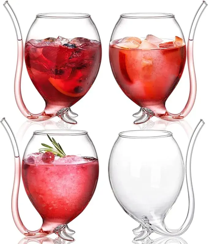 Conjunto de 4 copos de vinho com palha