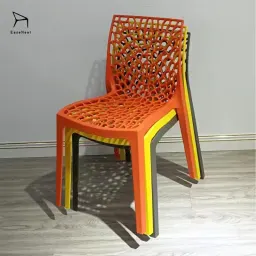 EaseNeat stapelbara plastmatbordsskammor i nordisk stil, fashionabla hålformade design, för restaurang, vardagsrum, galleria och kommersiella utrymmen