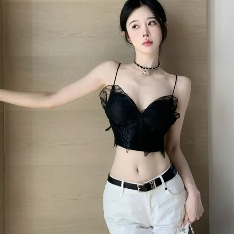 Camisola com borboletas bordadas