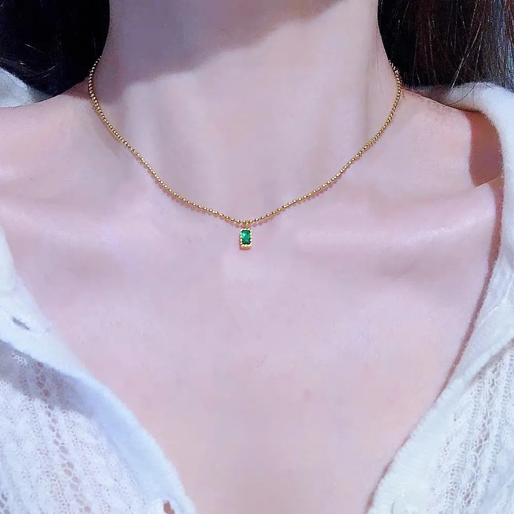 Colar de Corrente de Clavícula Leve Luxo, Pingente de Esmeralda Pequeno e Elegante de Aço Titânio, Zircônia, Pequeno Diamante, Conta Redonda, Cor Preservada