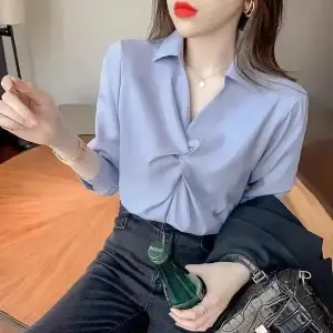 Top de design niche estiloso, camisa base versátil com temperamento