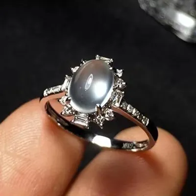 Isjaden kalcedon äggformad ring lyxig hel diamantinfattad äggformad öppen ring enkel mångsidig