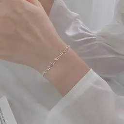 Pulsera Corazón de Plata, Diseño Simple y Elegante, Joyería de Mano