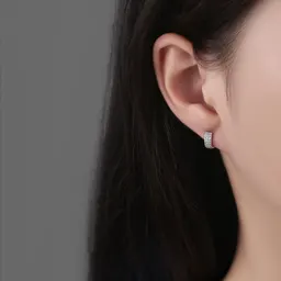 Pendientes de botón de plata pura sencillos con incrustaciones de diamantes para mujer