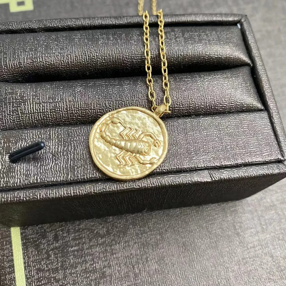 Colar retrô de doze constelações banhado a ouro, colar de pingente redondo simples e casual, colar de constelações de street hipster