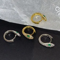 Pendientes retro minimalistas de serpiente con ojos verdes, pequeños y mini, de plata de ley 925, con aguja de circón, espíritu de serpiente