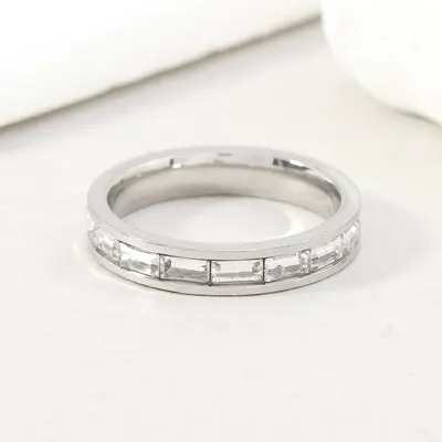 Gränsöverskridande mode full stjärna lyxdesign rektangulär zirkoninfattad diamant par titaniumstålsring rostfritt stål smycke