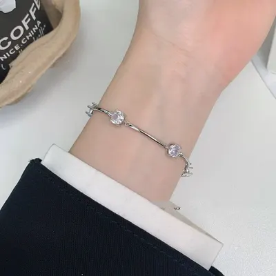 Pulseira de luxo leve e requintada com cristais de diamante redondos