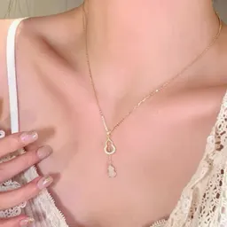 قلادة قرع مزدوج من اليشم بأسلوب صيني للنساء