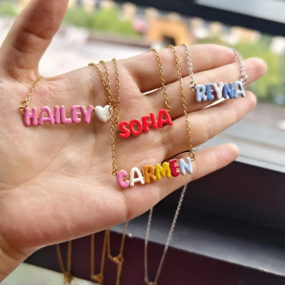 Pingente de letra bolha esmaltado personalizado em estilo dopamine