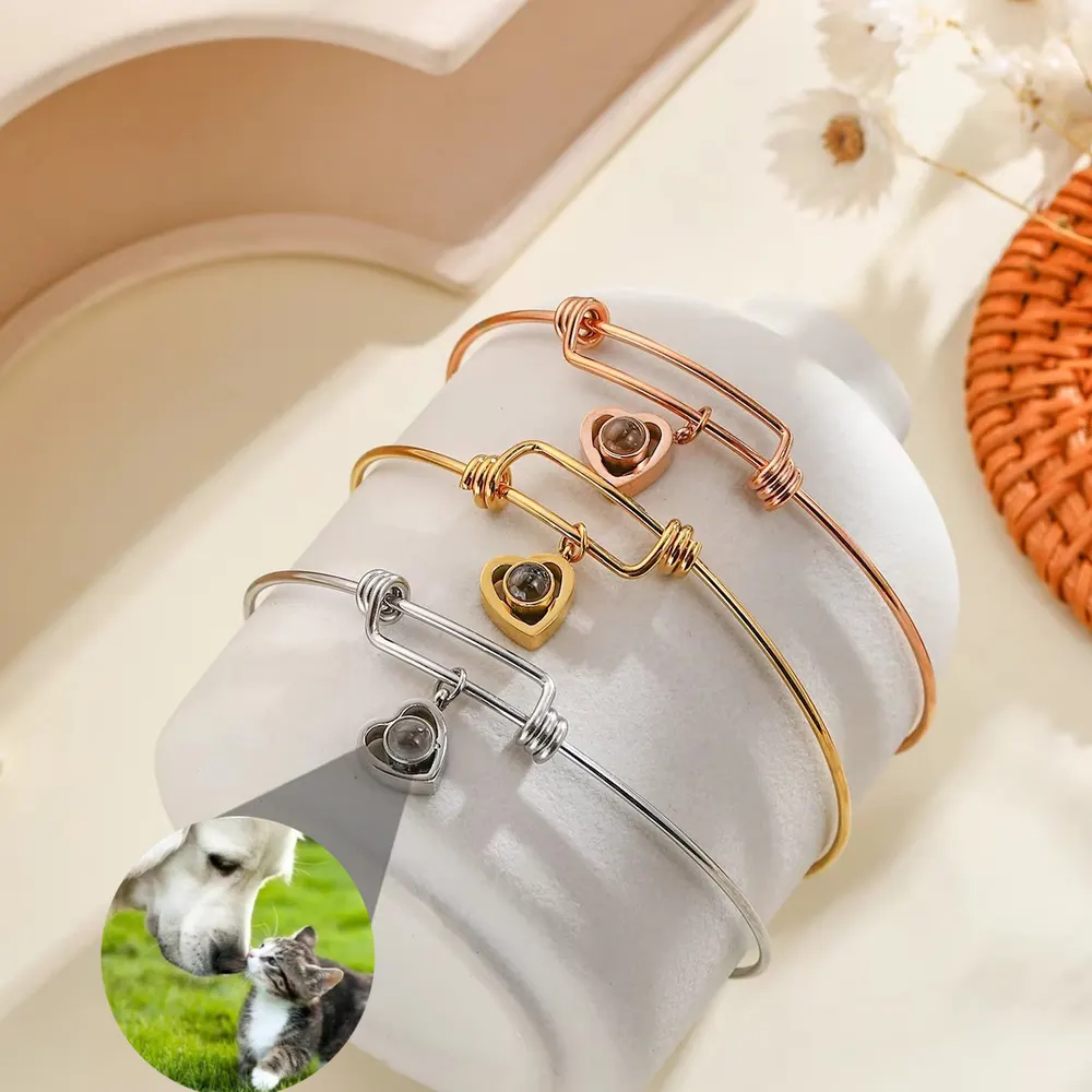 Pulseira de projeção em forma de coração