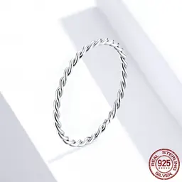 Anillo Delgado Apilable con Diseño Retorcido de Plata de Ley S925