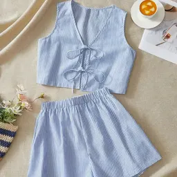 Elegante conjunto de top de punto a rayas y pantalones cortos sueltos de cintura alta para mujer
