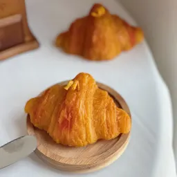 شمع علاج بالروائح على شكل كرواسون للحلويات